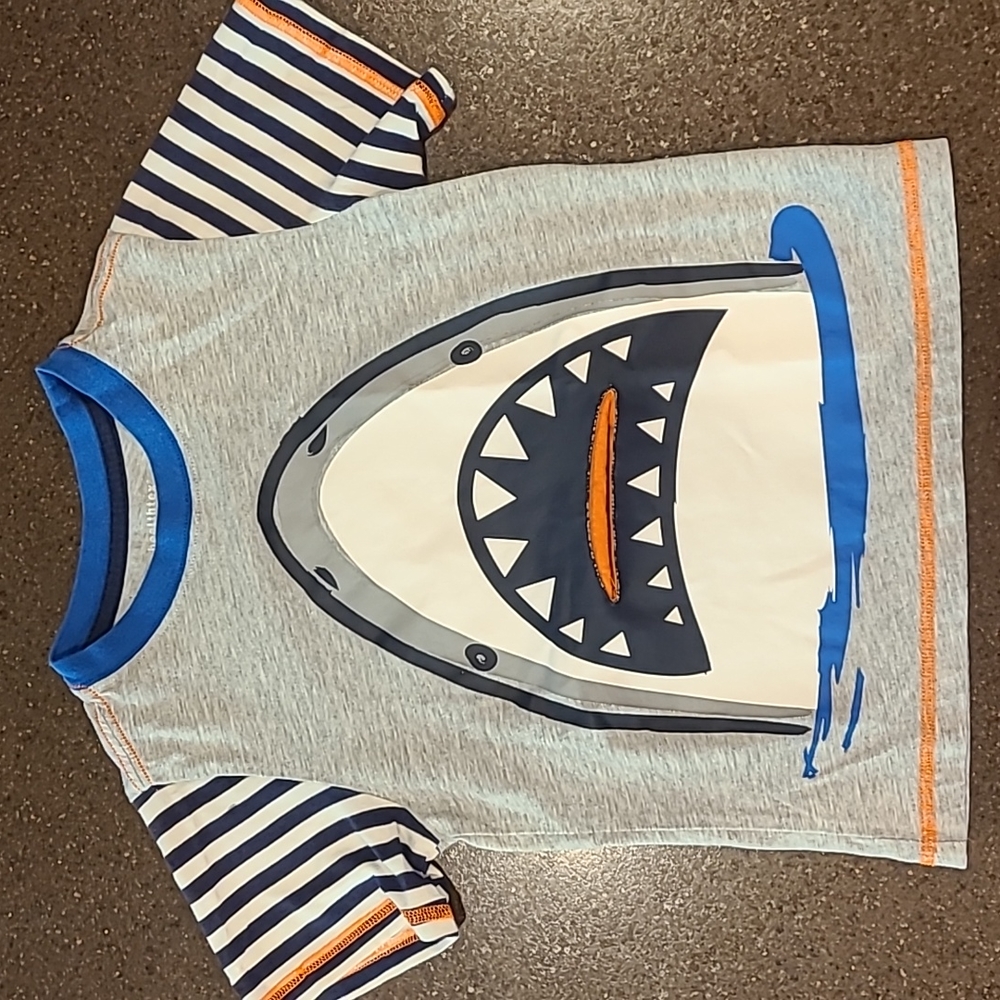 Lot of 3 shirts 5T - Picture 2 of 12